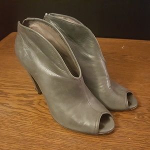 VINCE CAMUTO Gray Open Toe High Heel Boots sz 9